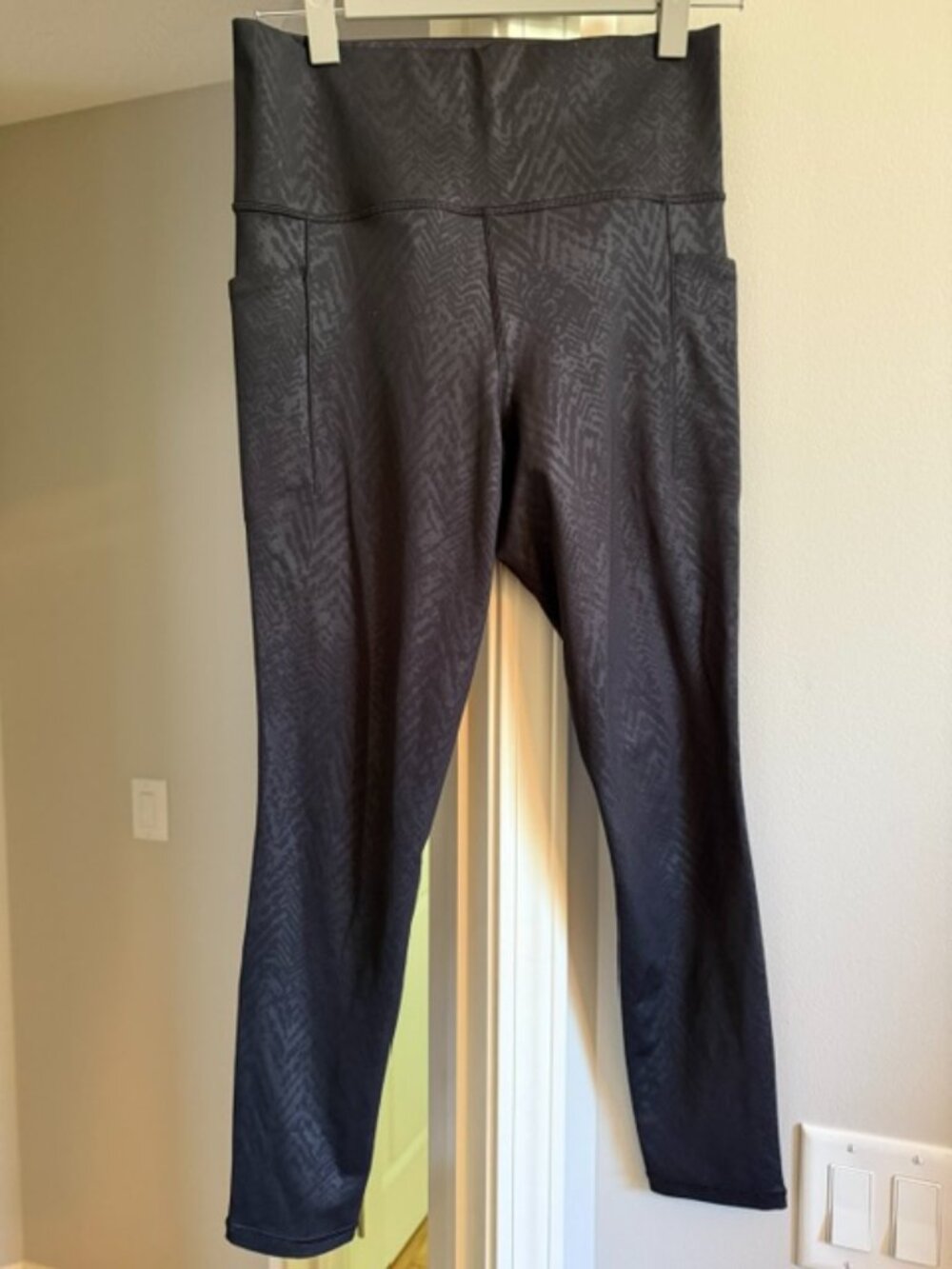 Athleta Womens Salutation Stash Pocket 7/8 Tight